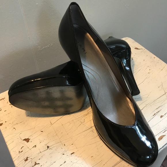 Tahari Size 9 Black Paten Leather Heels - Picture 4 of 5
